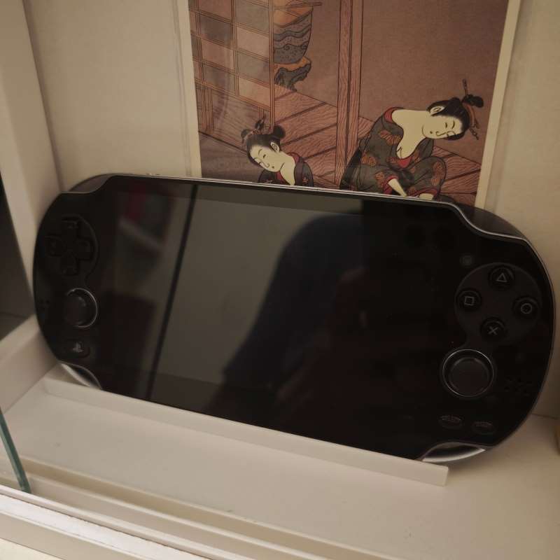 حامل وحدة تحكم الألعاب المحمول - مراجعة Gaming Console Games وسعره